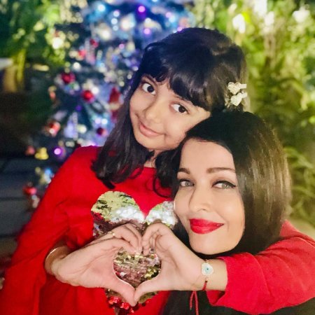 Айшвария Рай Баччан с дочерью поздравили с Рождеством
