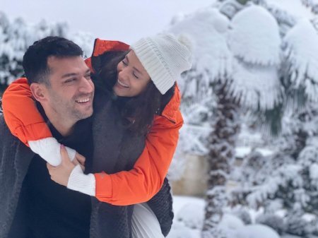 Снежный роман Мурата Йылдырыма с женой Имане Эльбани